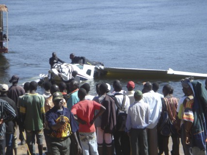 DIvers recover crashed airplane flown by Jay Erickson/courtesy Chitokoloki Mission Hospital 