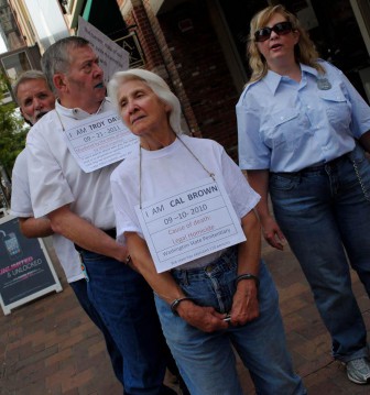 Group dresses as death row inmates in downtown Spokane 