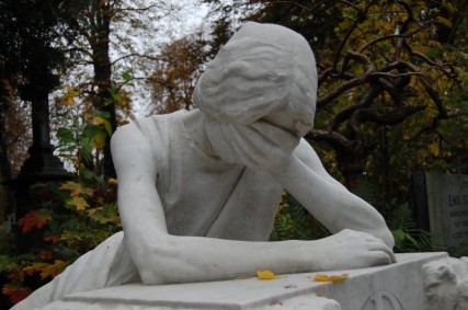 Crying Tomb Lady 