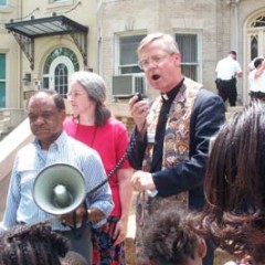 The Rev. Bob Edgar (pictured here in 2004), a Democratic congressman and United Methodist minister who went on to lead the National Council of Churches through a painful series of restructuring, died suddenly Tuesday at age 69 