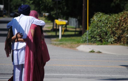 Babajee hugs members of the Sikh Temple of Spokane 