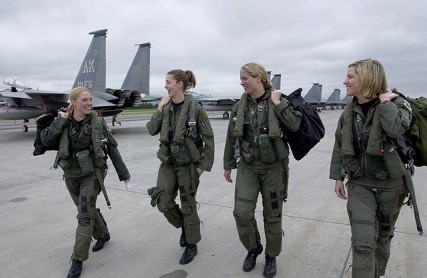 WIK_060413_militarywomen