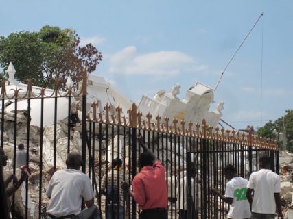 Haiti's National Palace after the 2010 earthquake/Tracy Simmons