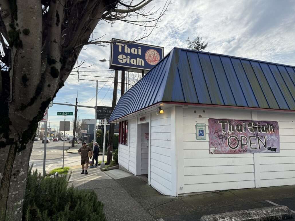 Thai Siam serves free Christmas dinner, continuing 38 years of giving 1 thai